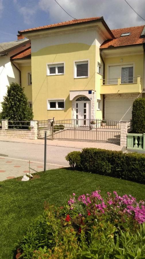 Apartmani Nova Karlovac Luaran gambar