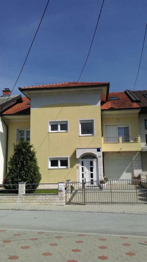 Apartmani Nova Karlovac Luaran gambar